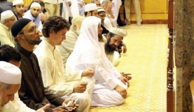 [Image: justin-trudeau-praying-in-mosque-e1445507570315.jpg]