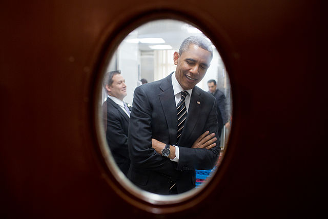 640px-Barack_Obama_through_the_pantry_door