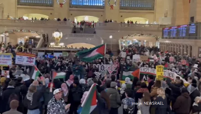 WATCH: Anti-Israel protesters march through New York City, disrupt traffic thumbnail