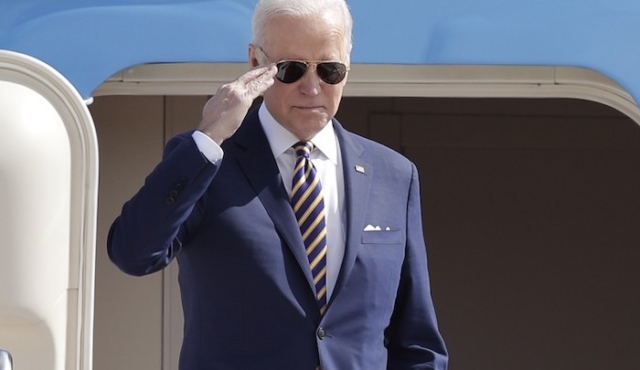 The French Evacuate Americans From Sudan. Biden Won’t. thumbnail