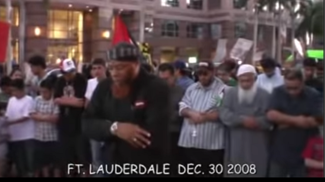 Ft. Lauderdale, Florida: Pro-Hamas Muslims yell ‘Jews, go back to the ovens’ on December 30th, 2008 thumbnail