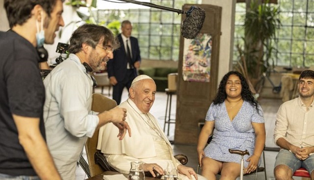 Disney Film Features Pope Francis with Porn Creator thumbnail