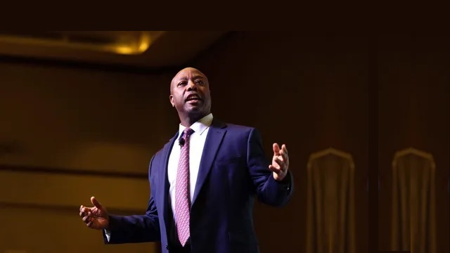 Tim Scott Blasts Hakeem Jeffries For ‘Inflammatory,’ ‘Disgusting’ Smears of Black Conservatives thumbnail