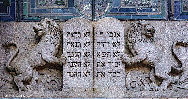 Jews Should Advocate for Public Displays of the Ten Commandments in All ...