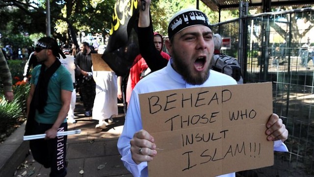 behead those who insult islam photo